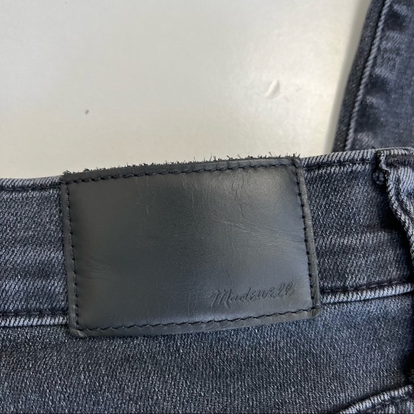 Madewell 10" High-Rise Skinny Jeans in Robert Wash: Button-Front Edition 28 - Picture 12 of 13